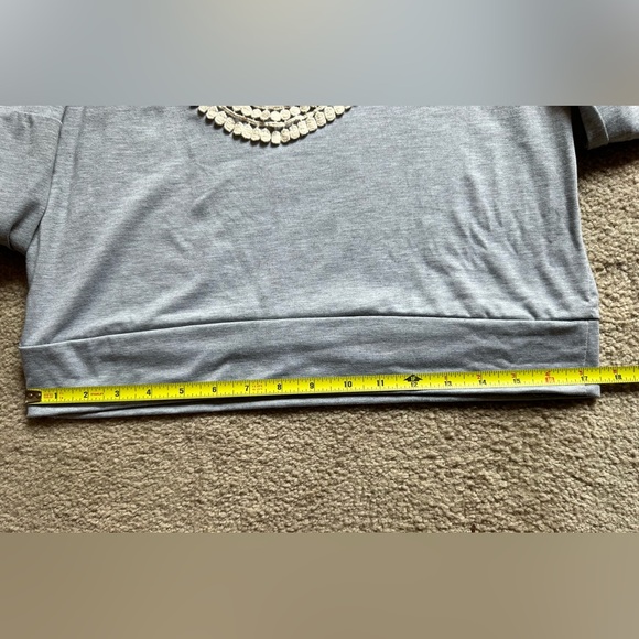 Long sleeve gray open back Top - Ladies Women’s Size Medium m Crochet Design - Picture 6 of 8